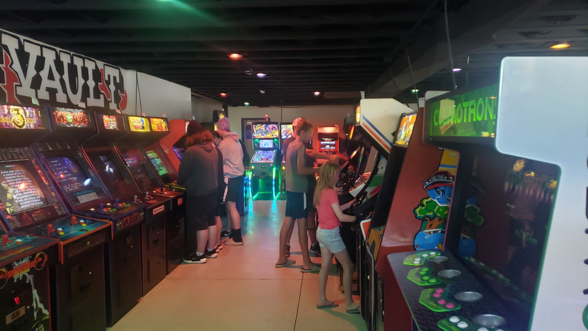 Arcade Visit: Vintage Vault, Mukwonago, WI – Retro Game SuperHyper